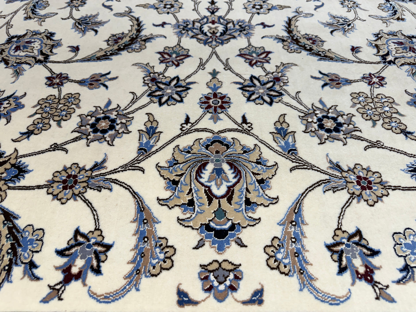 9’10”x12’11” Very Fine Hand-Knotted Persian Nain Signed Area Rug