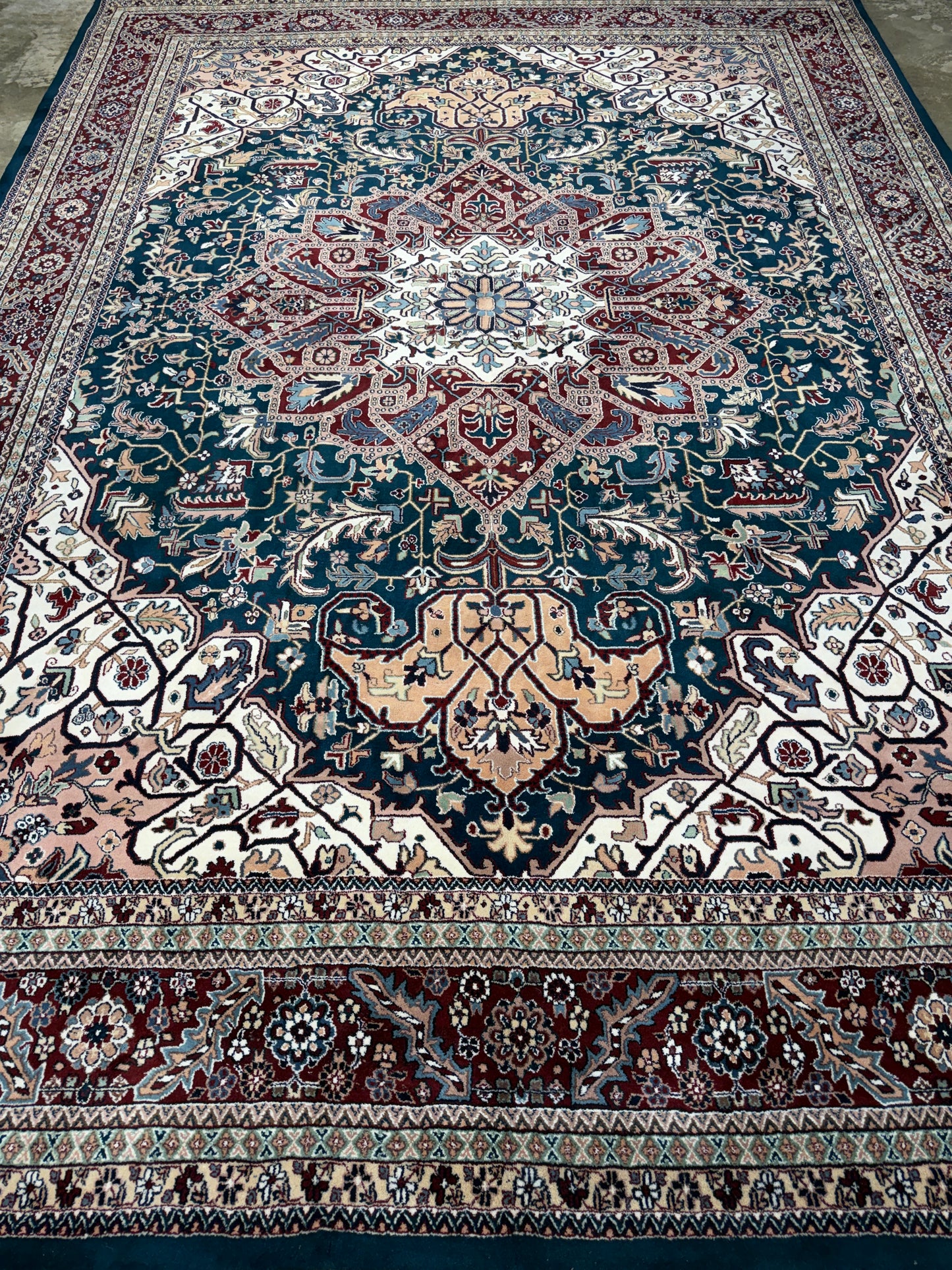 9’9”x13’10” Hand-Knotted Wool IndoHeriz Area Rug