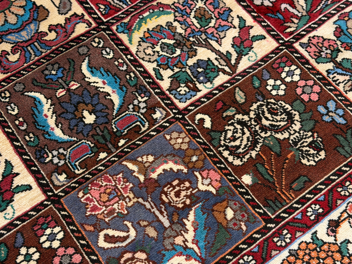 Hand-Knotted Persian Bakhtiari Rug - 6'9"x9'5"