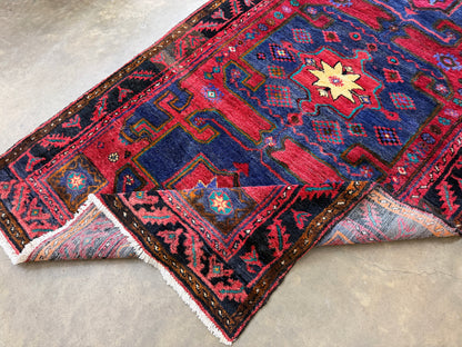 Hand-Knotted Persian Hamadan Rug - 5’1”x9’5”