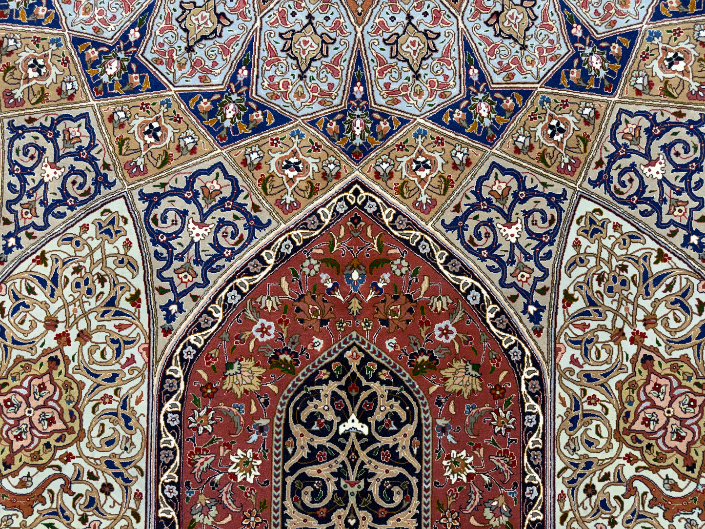 Hand-Knotted 60 Raj Persian Tabriz Rug - Dome Design - 10’x13’4”
