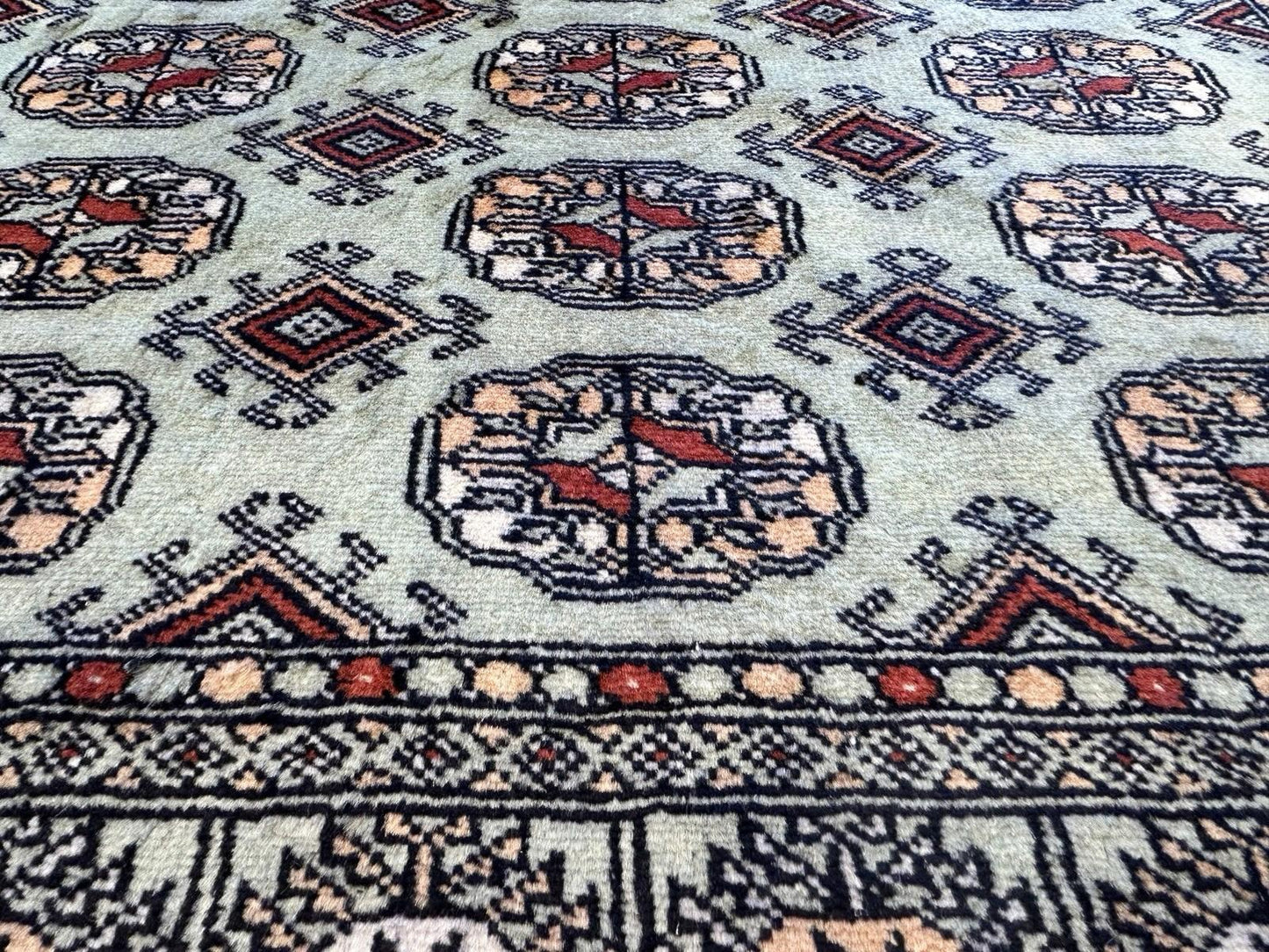 4’x6’ Hand-knotted Bokhara Area Rug
