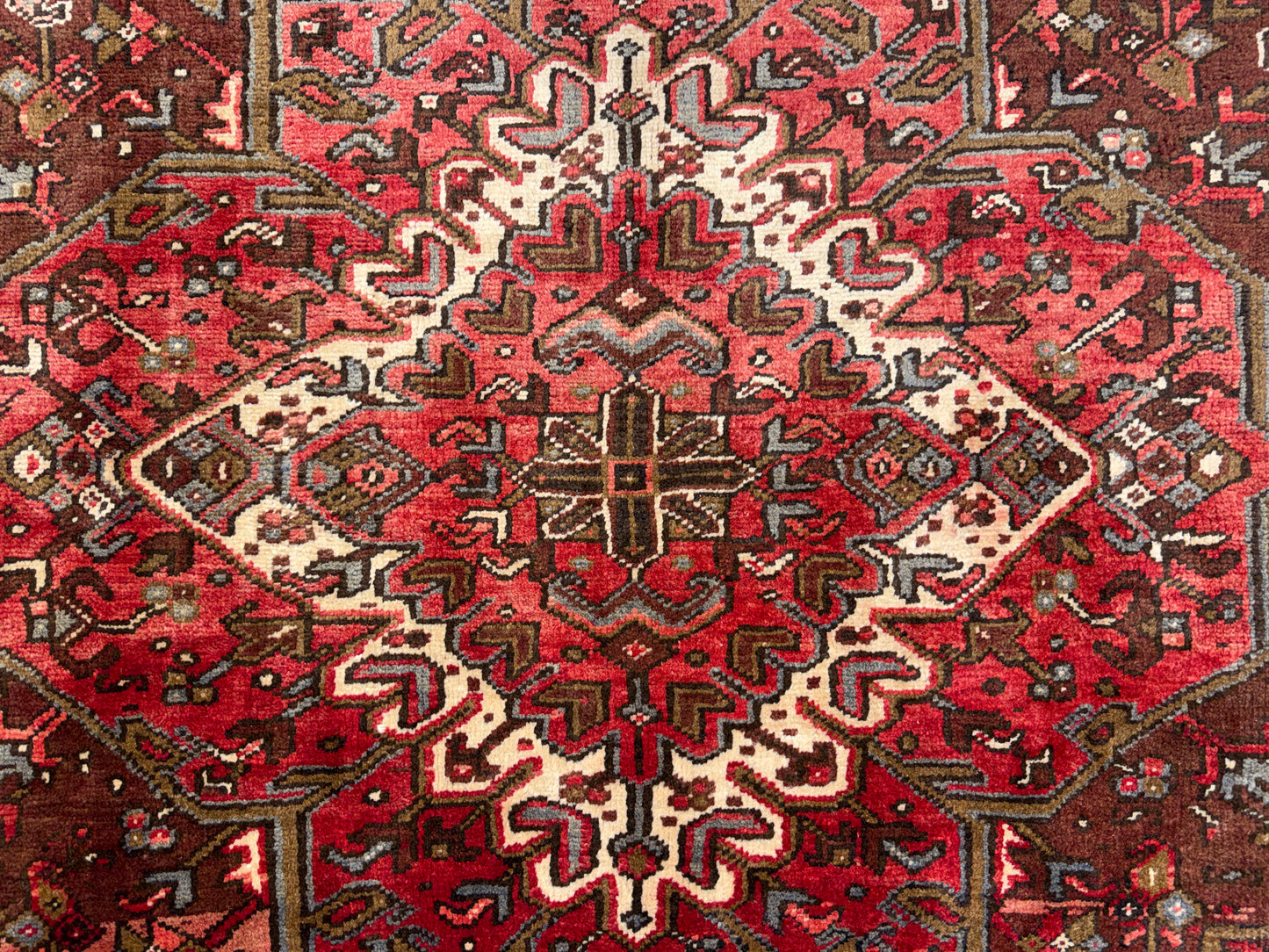 9’8”x12’6” Hand-Knotted Persian Heriz Area Rug