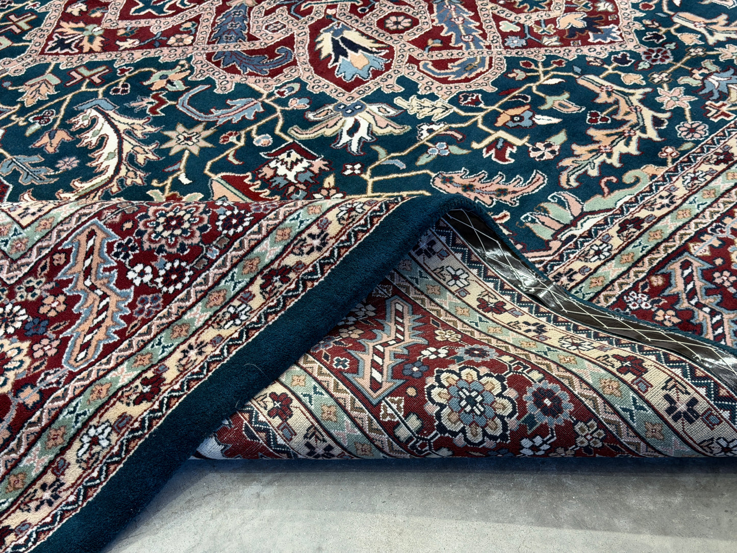 9’9”x13’10” Hand-Knotted Wool IndoHeriz Area Rug