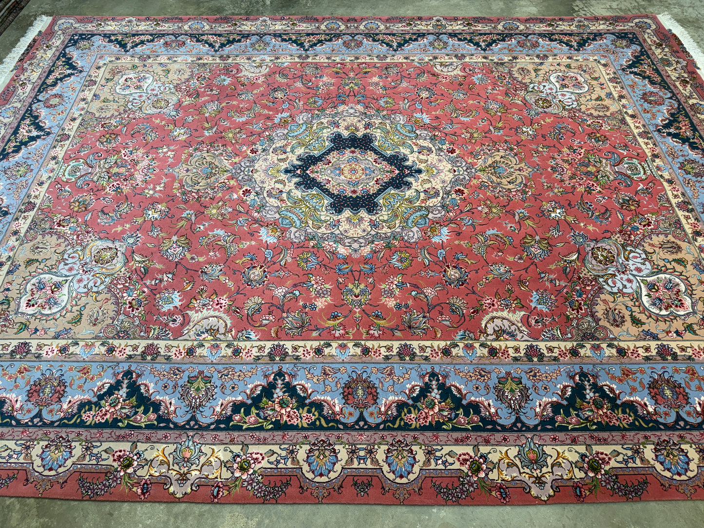 Hand-Knotted 60 Raj Persian Tabriz Rug - Signed Novinfar - 9’x13’