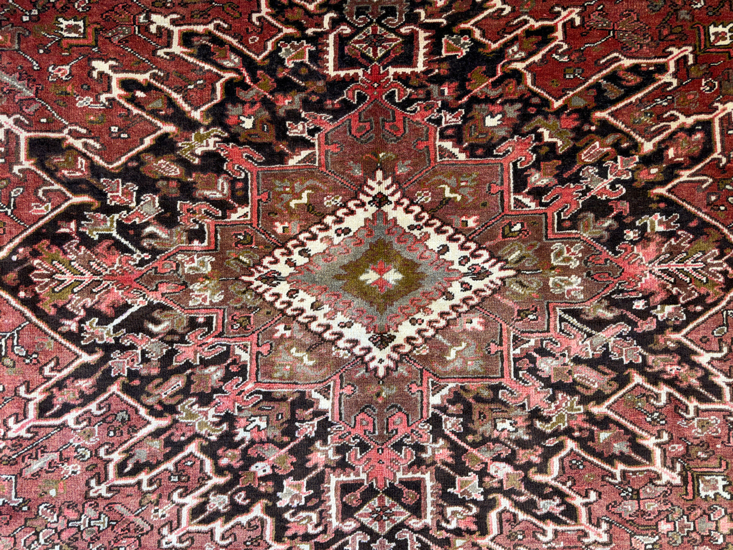 9’10”x13’ Hand-Knotted Persian Heriz Area Rug