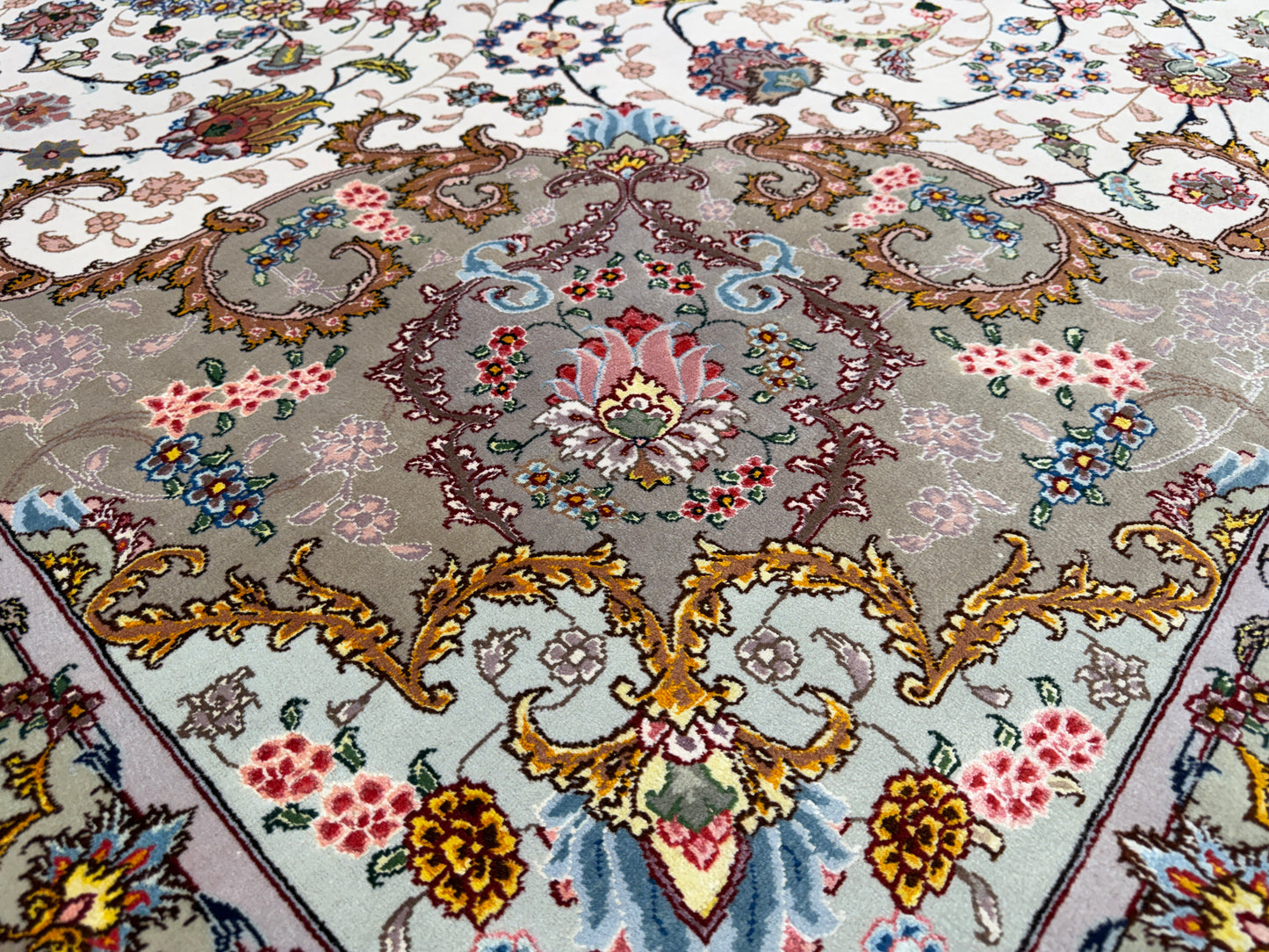 Hand-Knotted 60 Raj Persian Tabriz Rug - 9’10”x13’7”