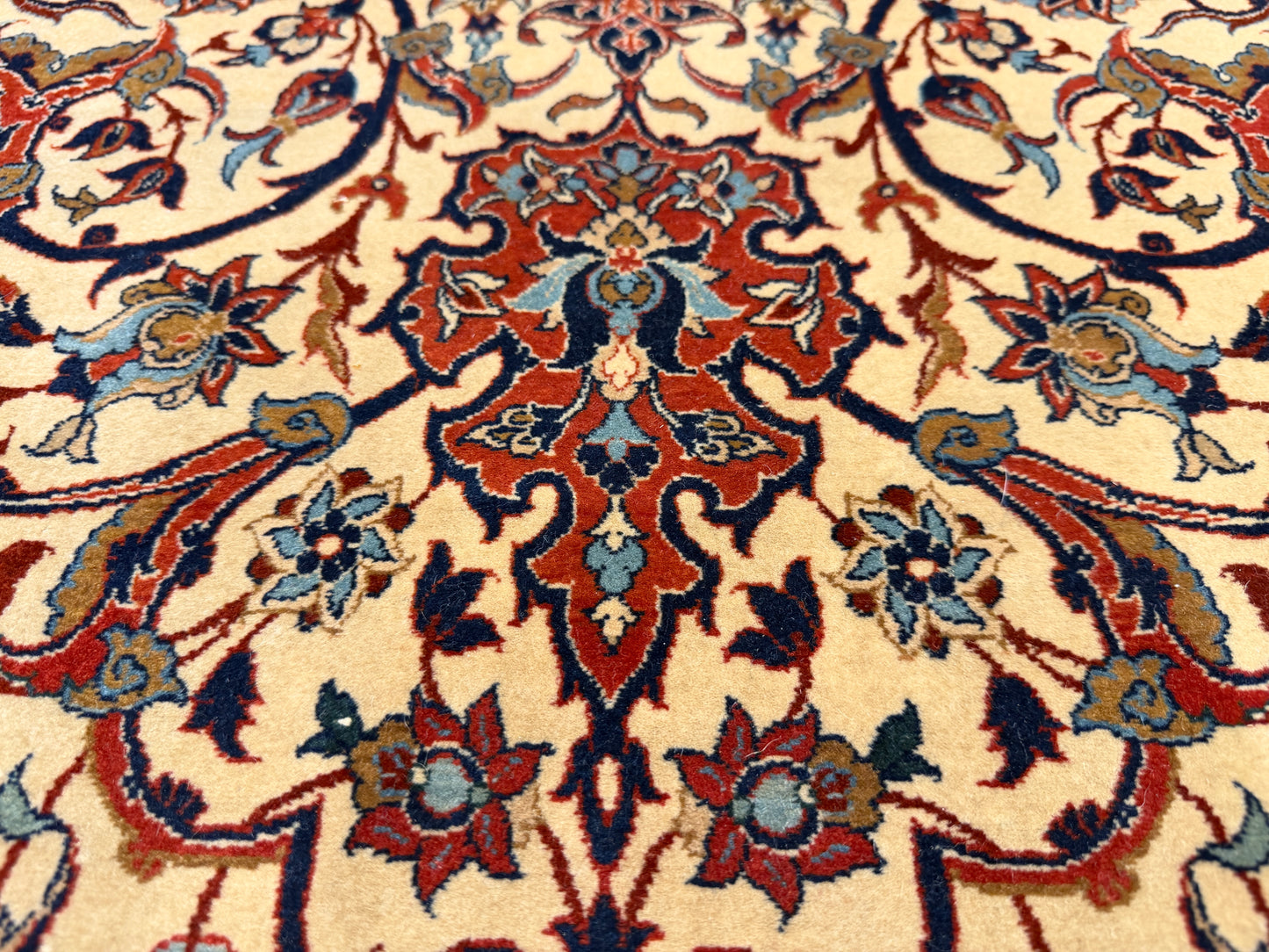Hand-Knotted Persian Isfahan Rug - Signed Seirafian - 3’7”x5’9”