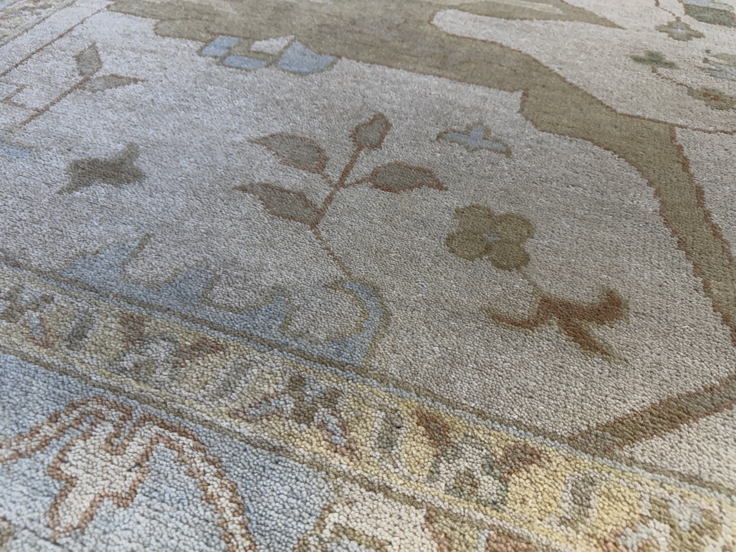 8’1”x9’10” Hand-Knotted Wool Oushak Area Rug