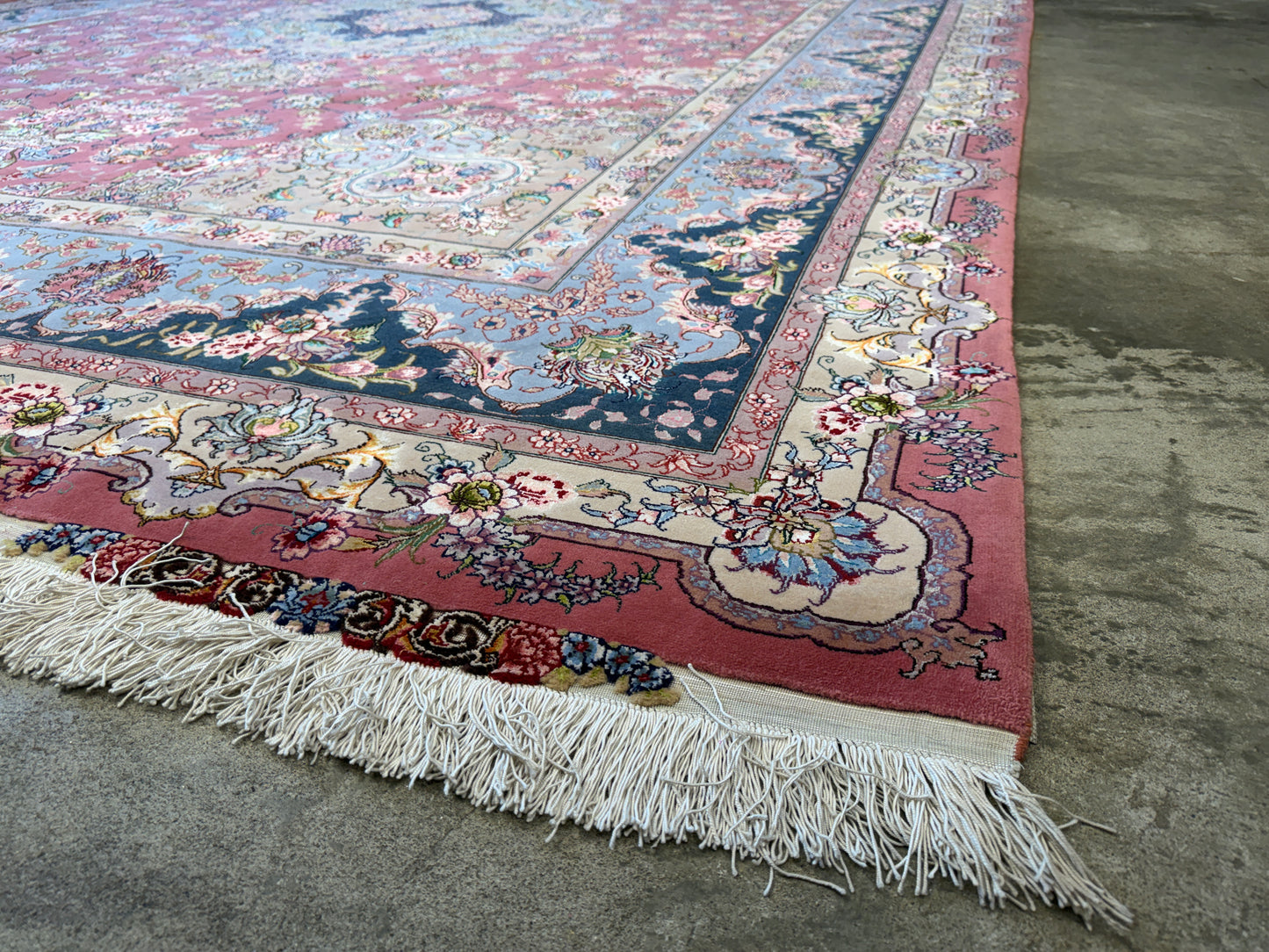 Hand-Knotted 60 Raj Persian Tabriz Rug - Signed Novinfar - 9’x13’