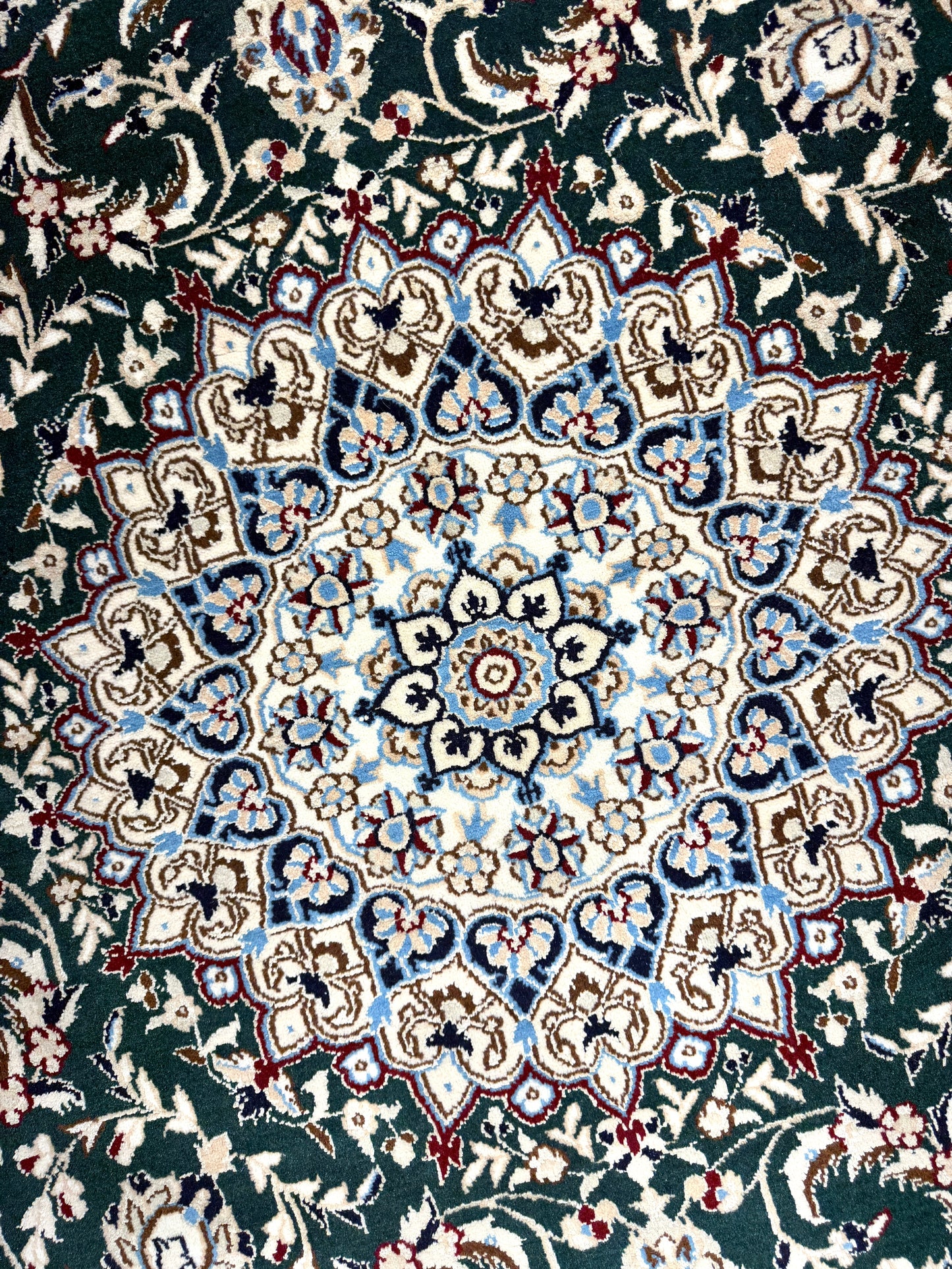 Hand-Knotted Persian Nain 9 La Rug - 4’9” Round