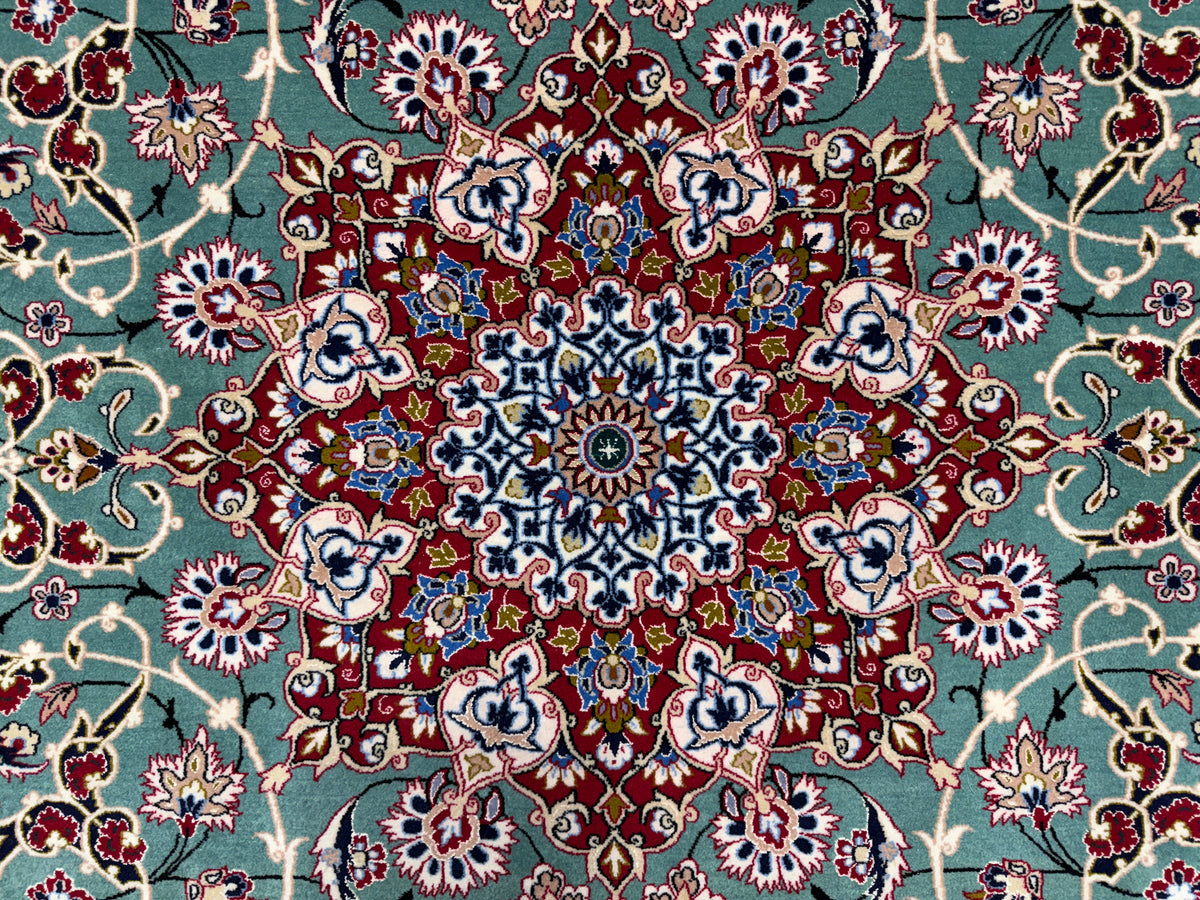 Hand-Knotted Persian Isfahan Rug - Signed Davari - 6’9”x10’
