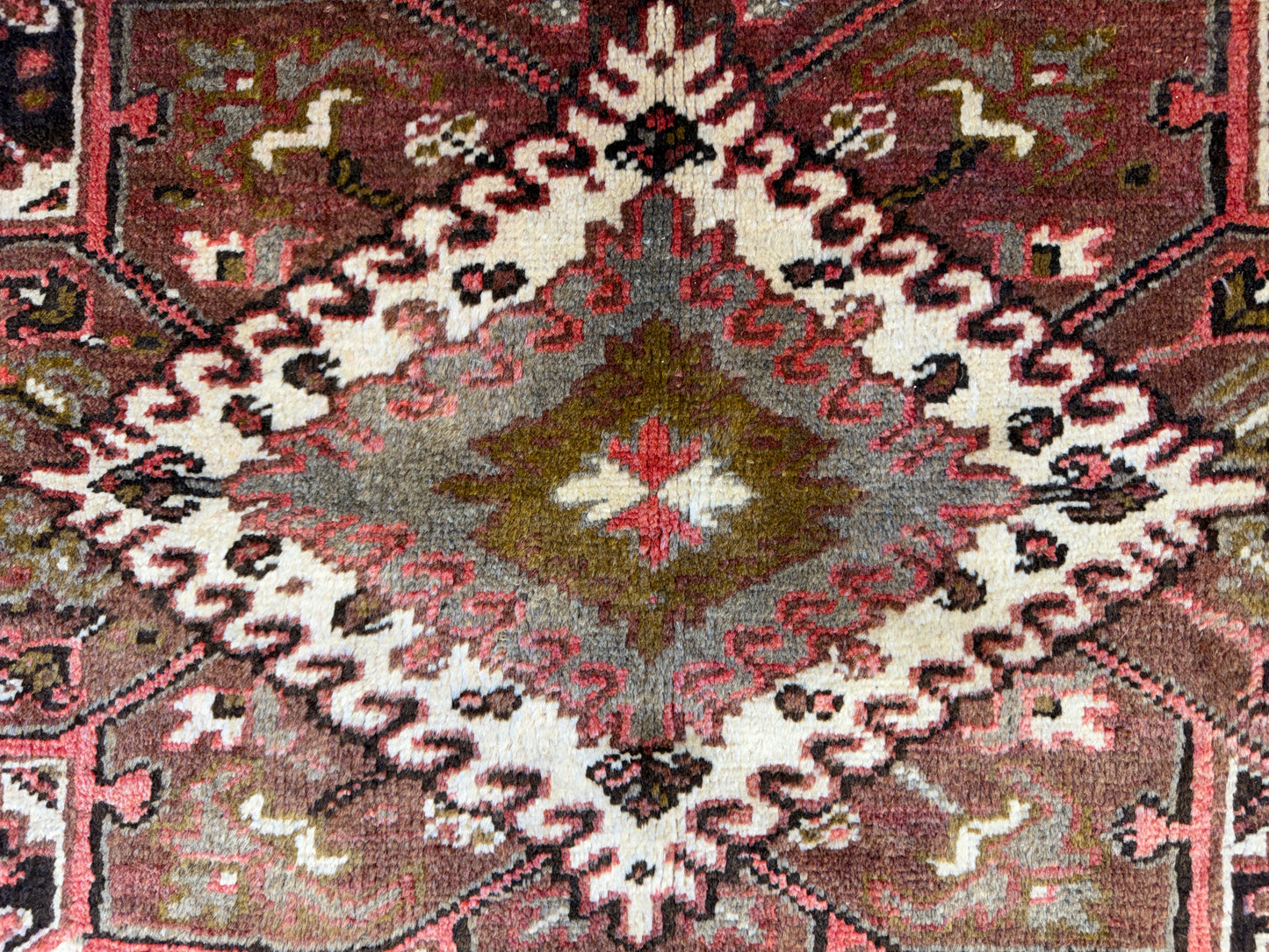 9’10”x13’ Hand-Knotted Persian Heriz Area Rug