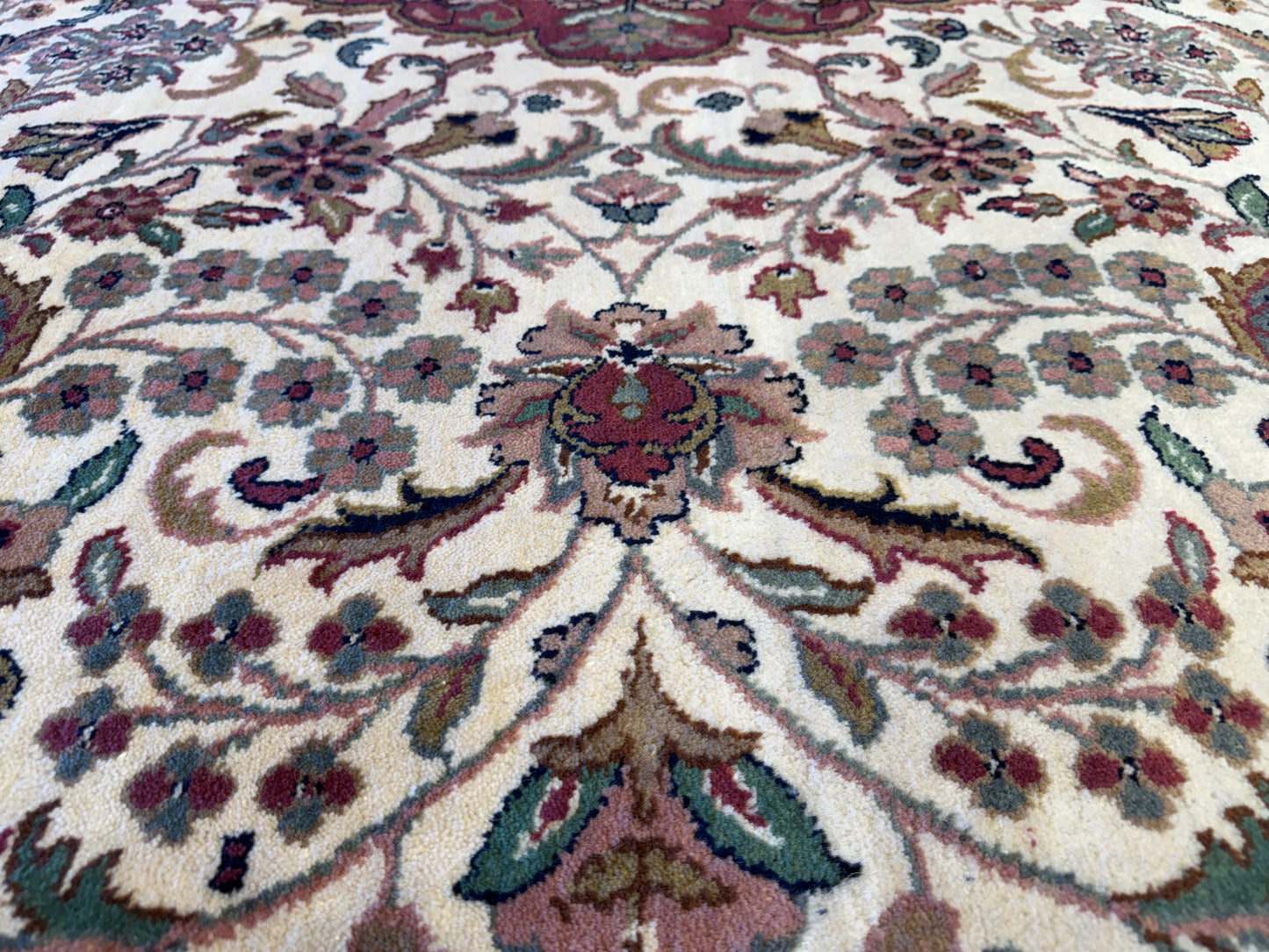 8’2”x9’11” Hand-Knotted Indo Kashan Area rug