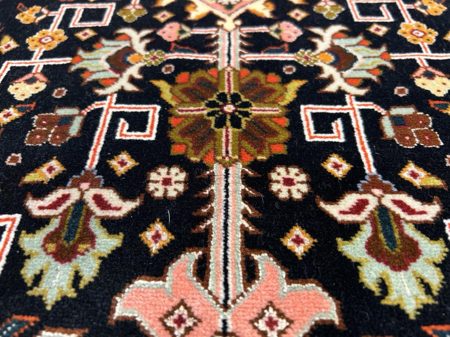 8’1”x10’ Hand-Knotted Fine Wool & Silk Herize Area Rug - Handmade Carpet 8x10