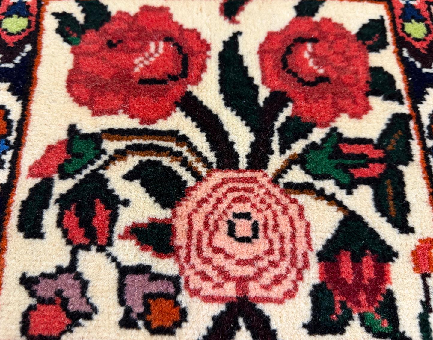 3’5”x5’2” Hand-Knotted Wool Bakhtiari Persian Rug 3x5 Red Handmade Carpet