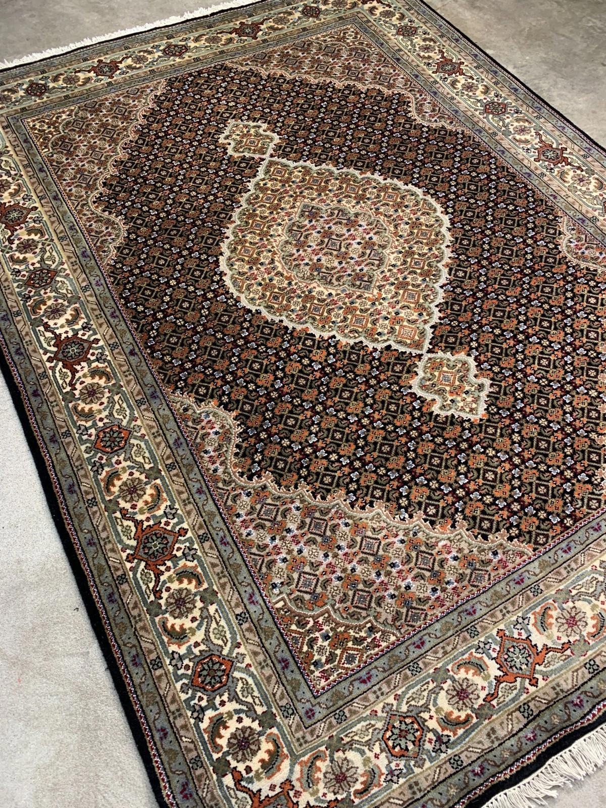 5'7"x7'7" Hand-Knotted Silk & Wool Tabrize Area Rug - Handmade Carpet 5x7