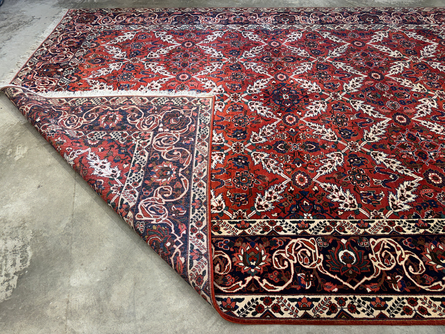 10’5”x14’ Hand-Knotted Persian Bakhtiari Saman Area Rug