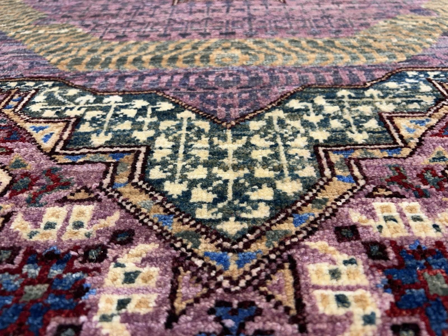 8’5”x9’10” Hand-Knotted Wool Mamluk Medallion Area Rug