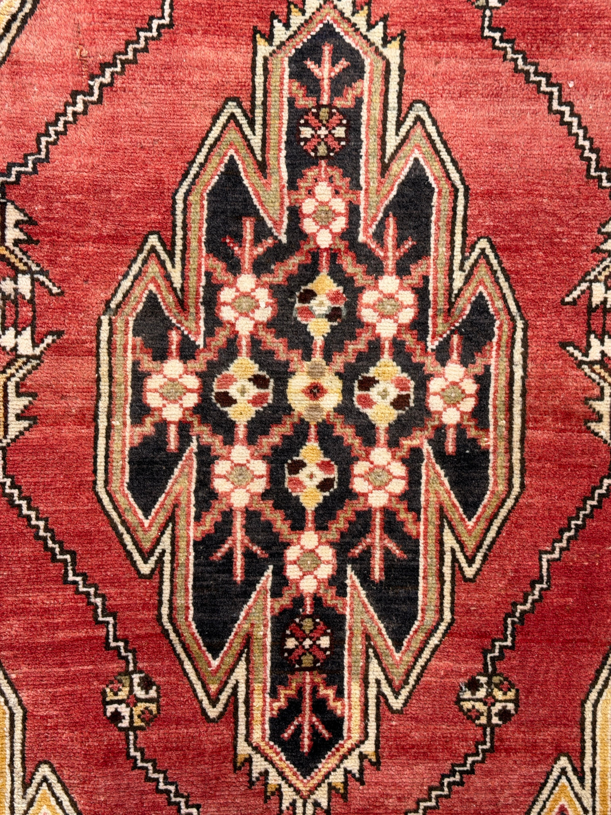 Hand-Knotted Persian Qashqai Rug - 4’x6’