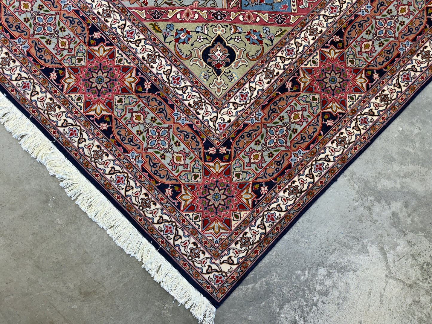 Hand-Knotted 60 Raj Persian Tabriz Rug - Dome Design - 10’x13’4”