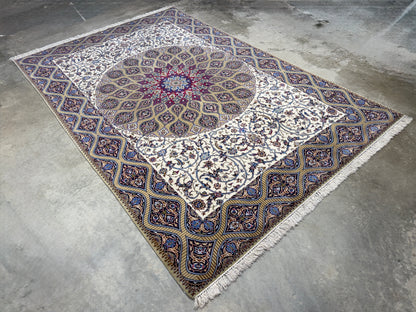 Hand-Knotted Persian Isfahan Rug - Dome Design - 6'6"x10'