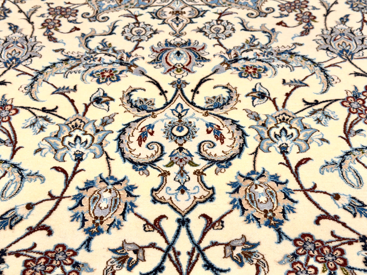 Hand-Knotted 4 La Persian Nain Rug - 6'9"x10'7"