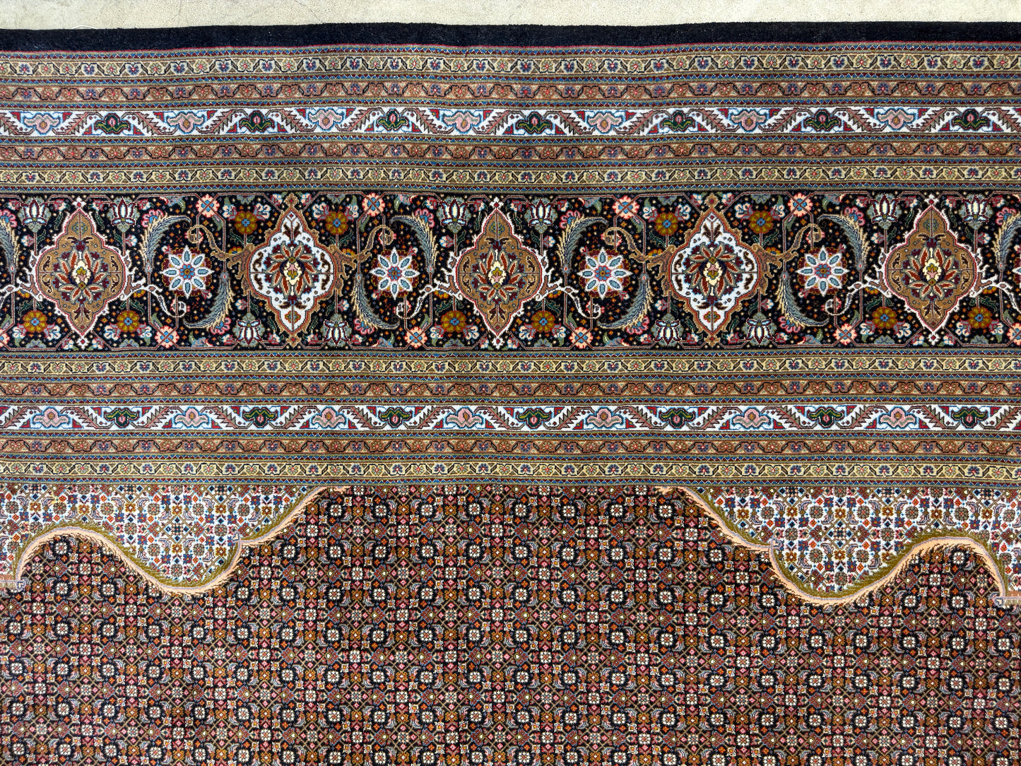 9’8”x12’10” Fine Hand-Knotted Persian Tabriz Mahi Area Rug