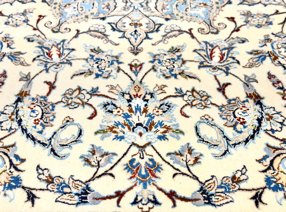 Hand-Knotted 4 La Persian Nain Rug - 6'9"x10'7"