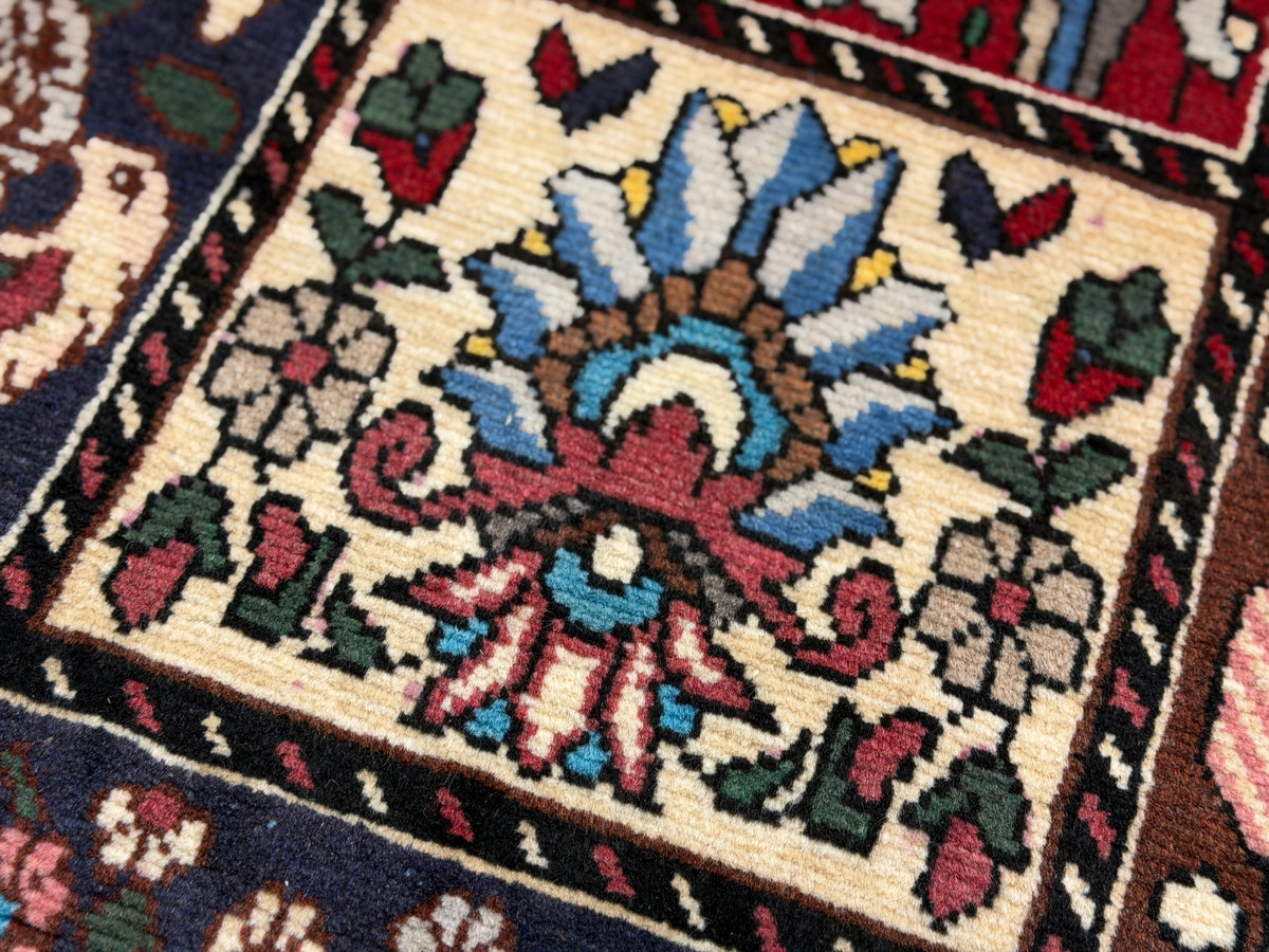 Hand-Knotted Persian Bakhtiari Rug - 6'9"x9'5"