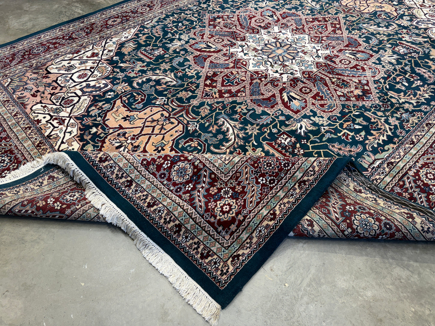 9’9”x13’10” Hand-Knotted Wool IndoHeriz Area Rug