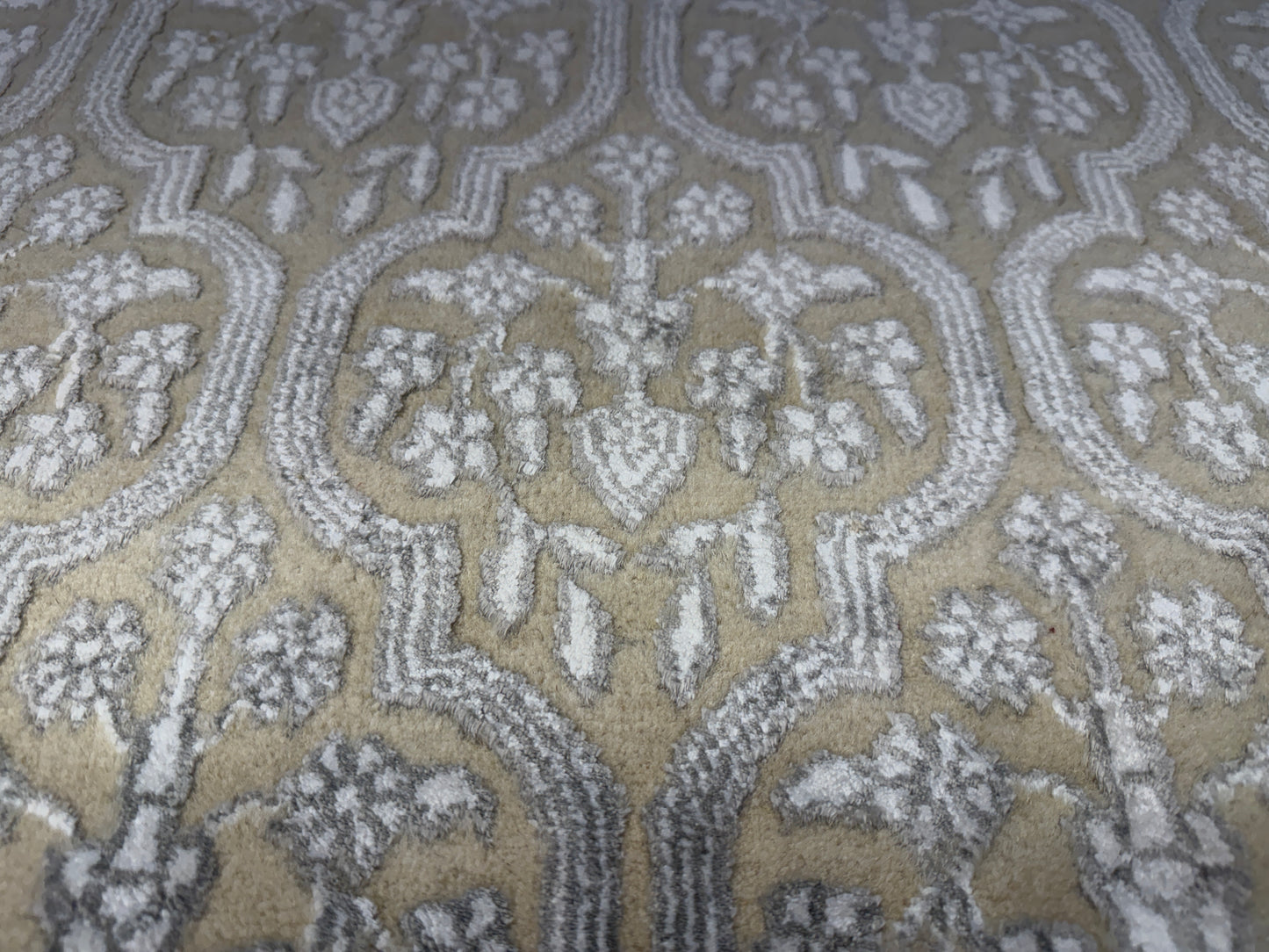 7’9”x10’ Hand-Knotted Carved Wool & Silk All-Over Area Rug
