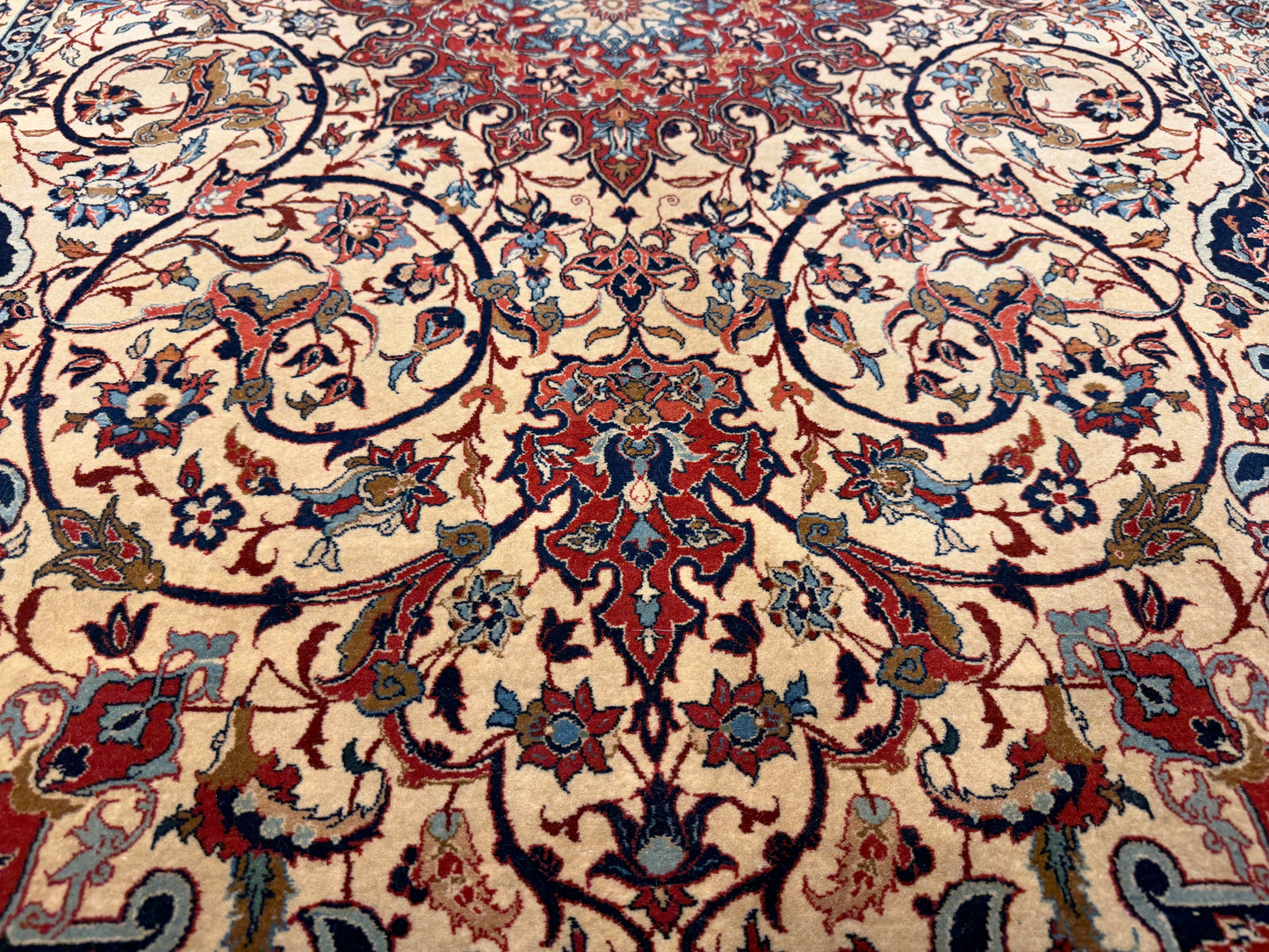 Hand-Knotted Persian Isfahan Rug - Signed Seirafian - 3’7”x5’9”
