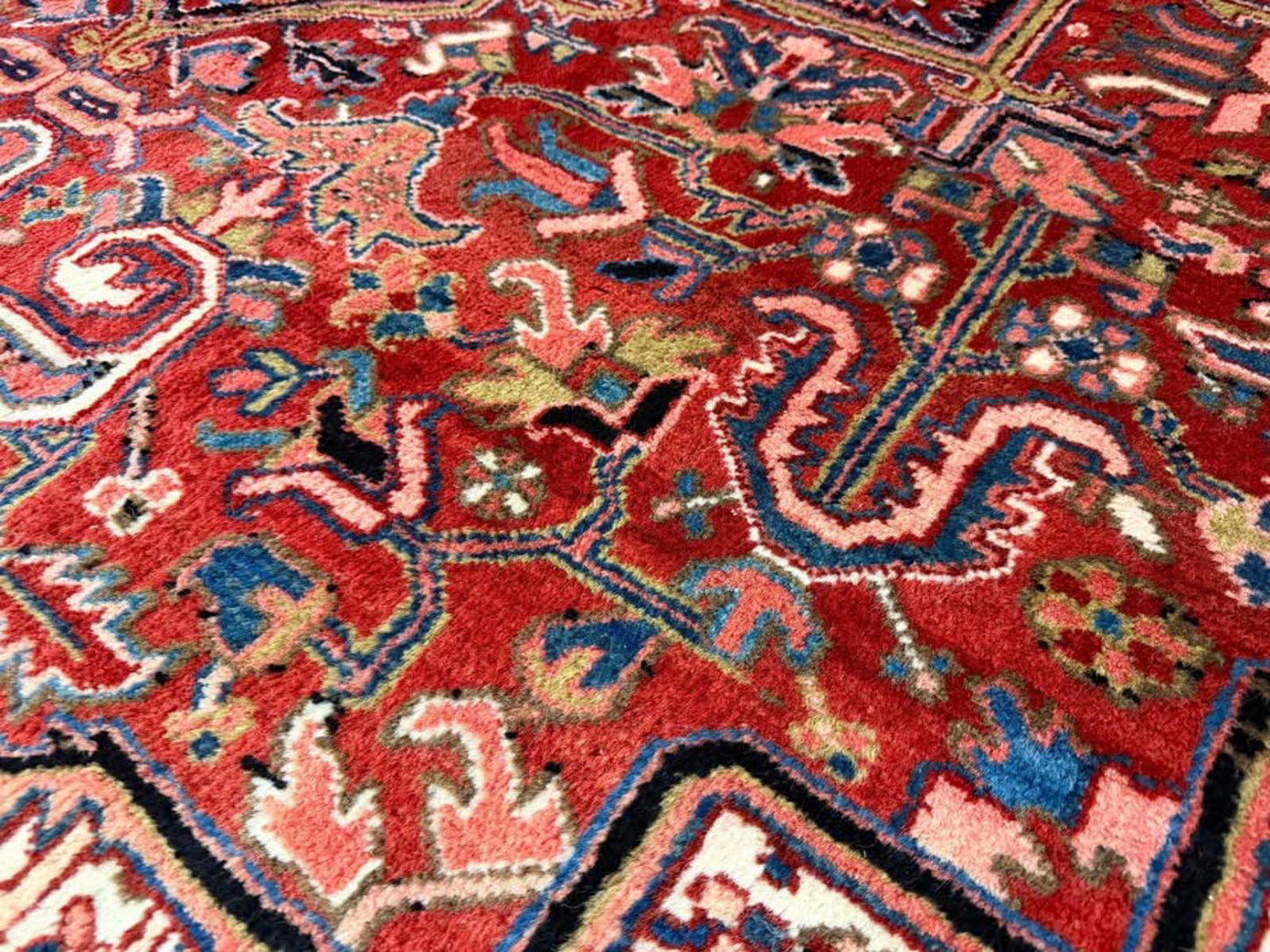 8’7”x11’ Hand-Knotted Wool Heriz Rug