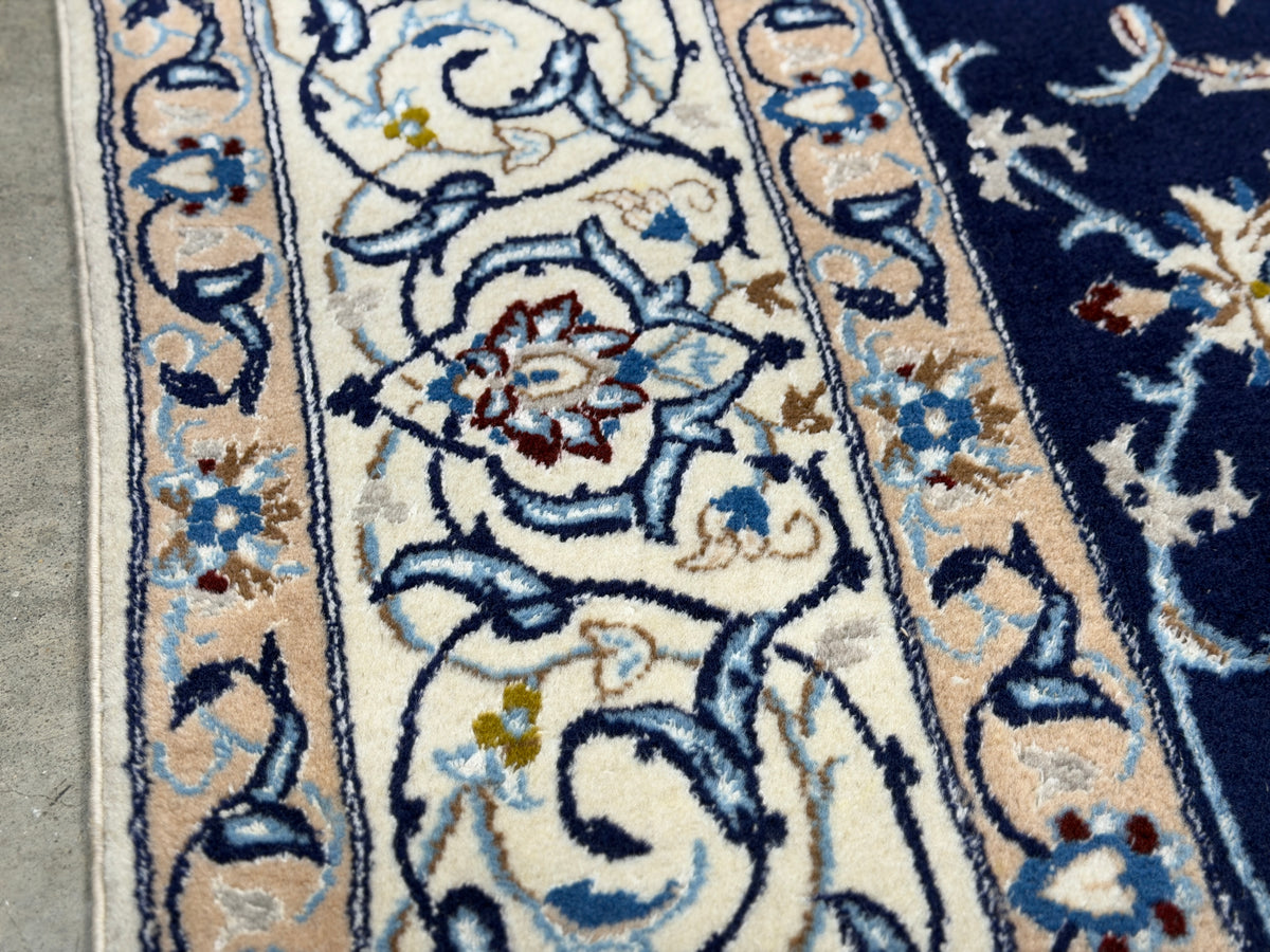 Hand-Knotted Persian Nain 9 La Rug - 6'5"x10'1"