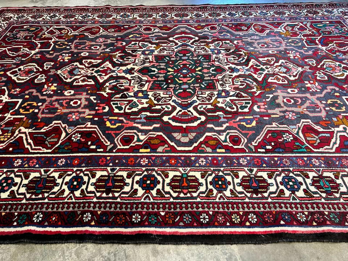 6'10"x10'3" Handmade 100% Wool Persian Bakhtiari Rug