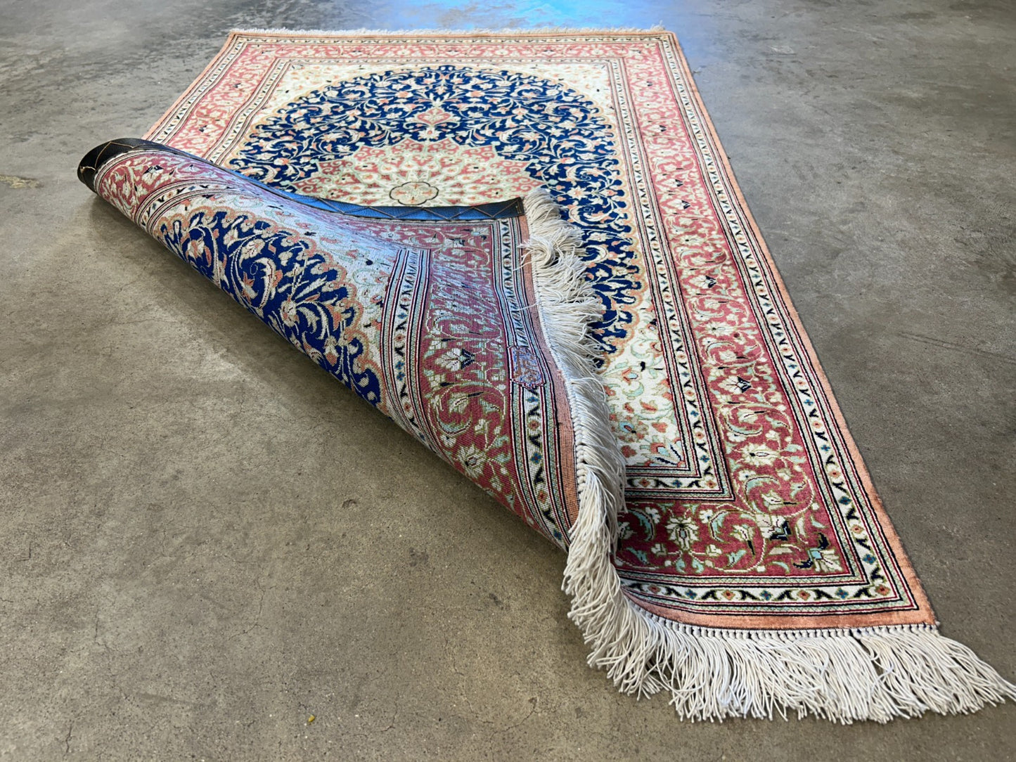 2'8"x4'1" Exquisite Extra-Fine Hand-Knotted 100% Silk Qume Area Rug