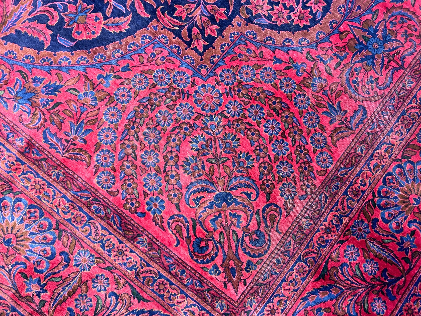 Collector Antique 8'6"x12' Extra Fine Hand-Knotted Wool Kashane Rug