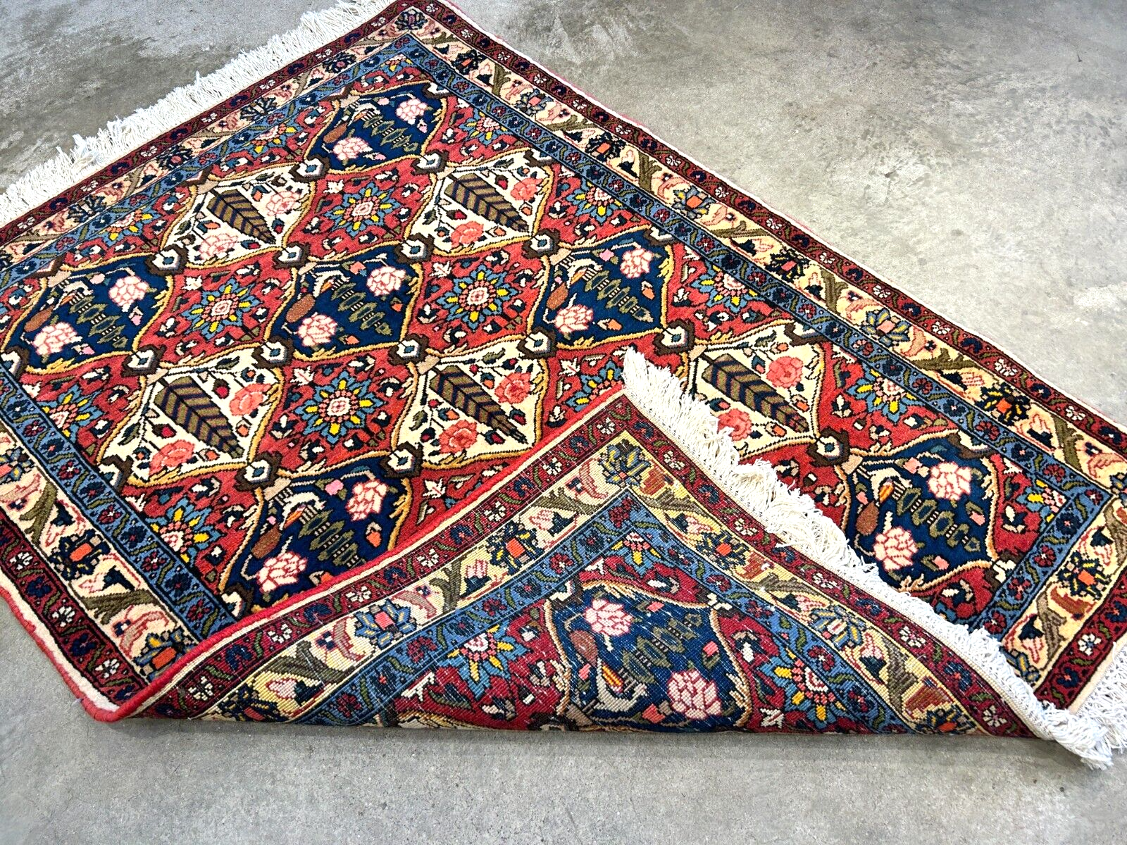 3'3"x4'9" Hand-Knotted 100% Lamb Wool Bakhtiarie Area Rug