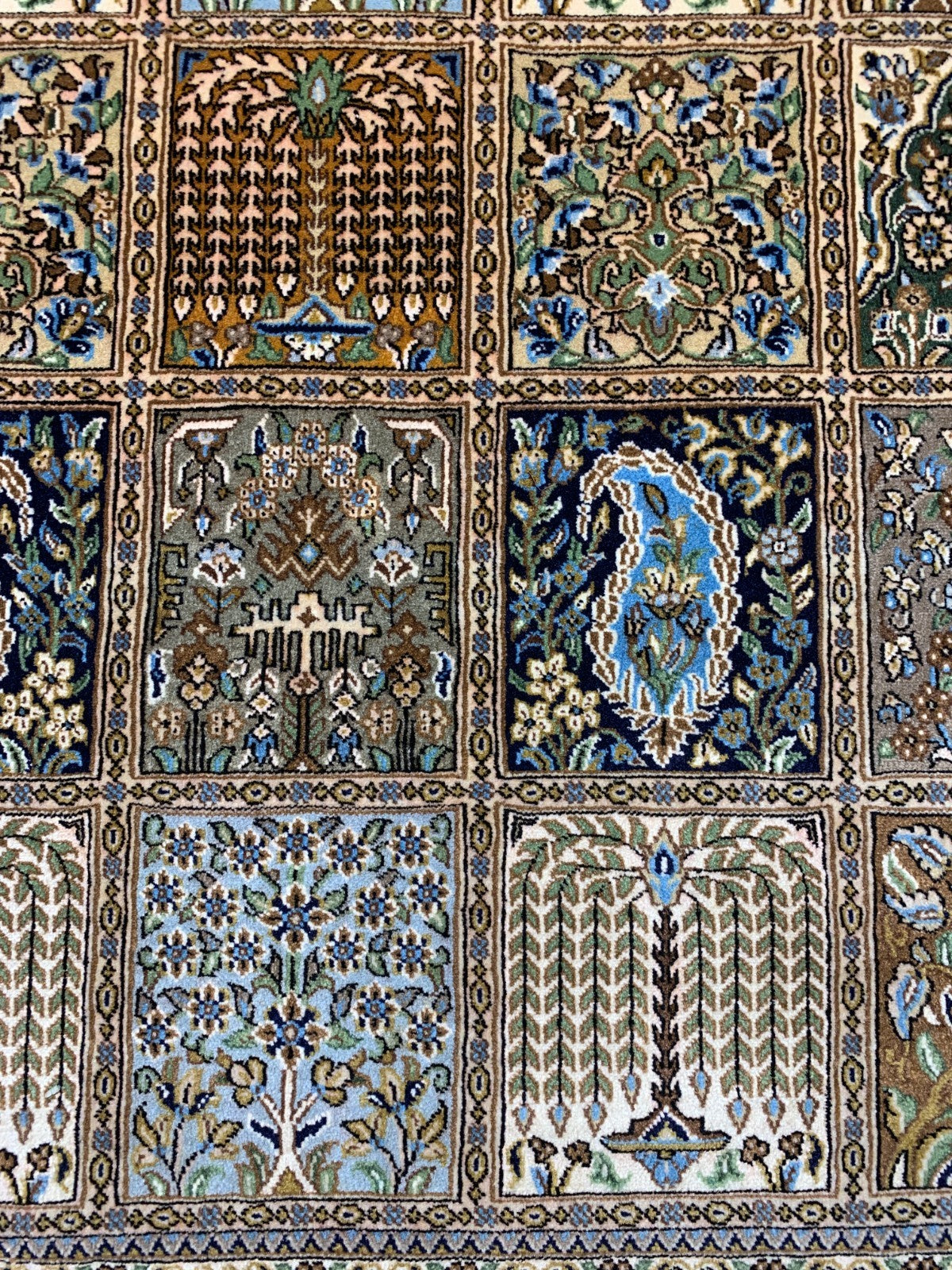 4'6"x7' Fine Hand-Knotted 100% Wool Pile Qume Rug