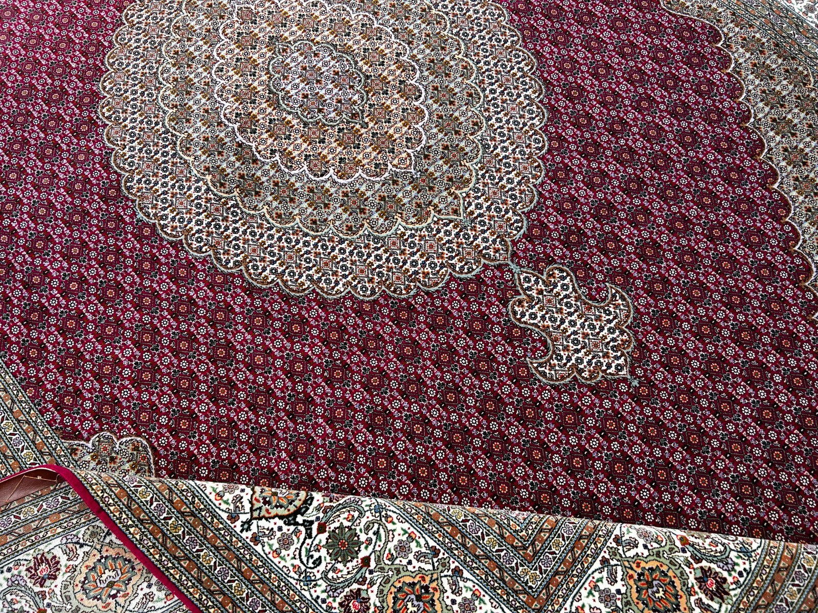 8'2"x11'6" Fine Hand-Knotted Wool & Silk Oriental Rug - Area Carpet