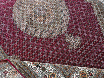 8'2"x11'6" Fine Hand-Knotted Wool & Silk Oriental Rug - Area Carpet