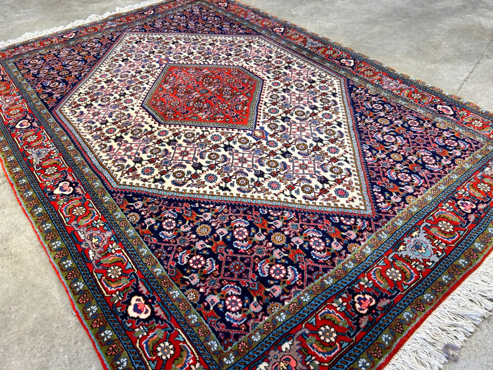 3'9"x5'5" Hand-Knotted 100% Wool Pile Bijare Rug