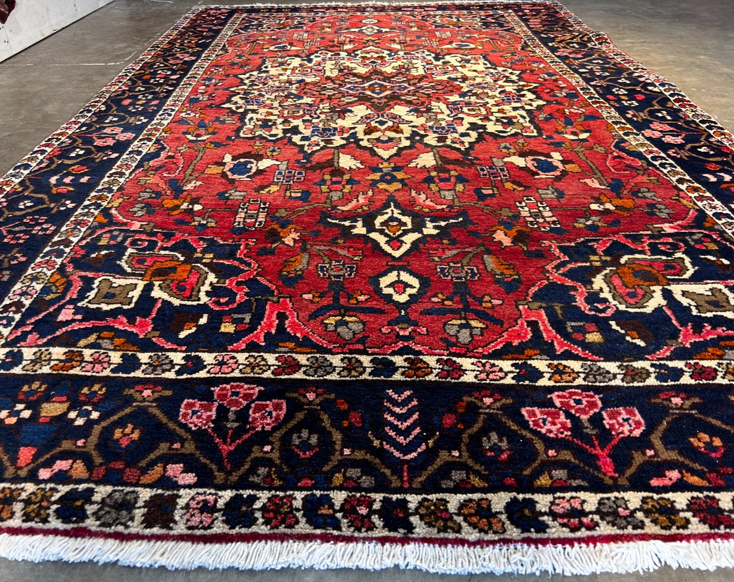 5'2" x 8'5'' Hand-Knotted 100% Wool Bakhtiare Area Rug