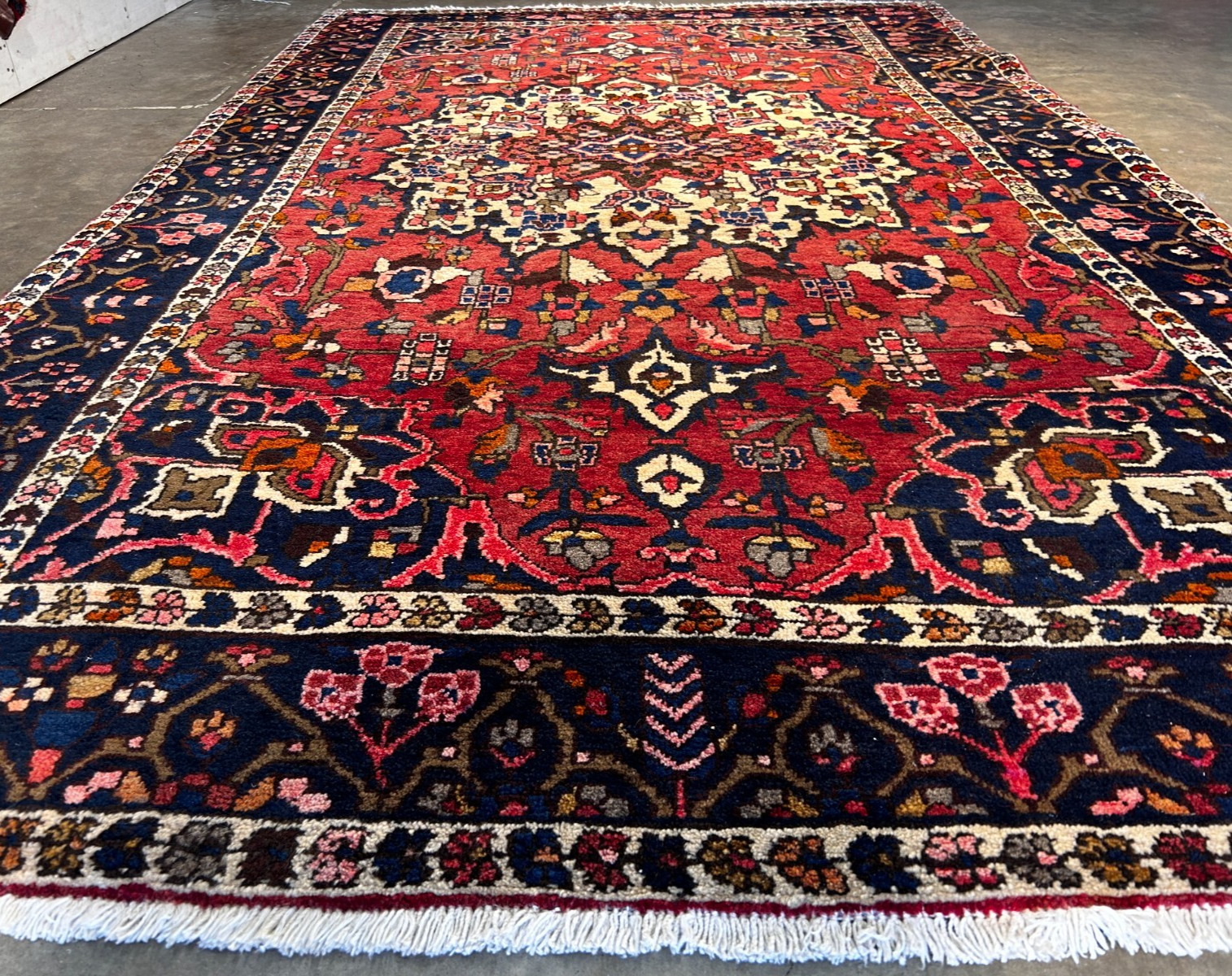 5'2" x 8'5'' Hand-Knotted 100% Wool Bakhtiare Area Rug