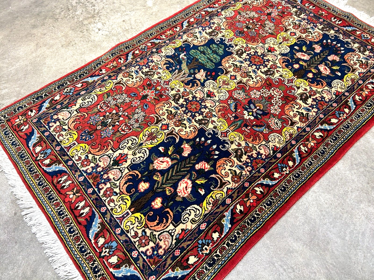 3'5"x5'2" Hand-Knotted 100% Lamb Wool Bakhtiarie Carpet - Area Rug