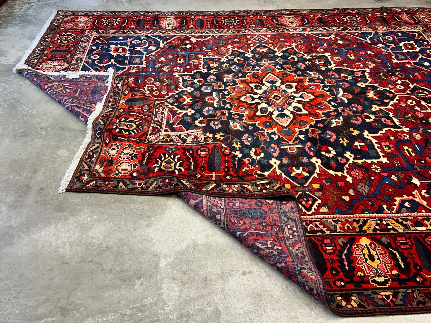 10'5"x12'8" Hand-Knotted 100% Wool Pile Bakhtiarie Rug