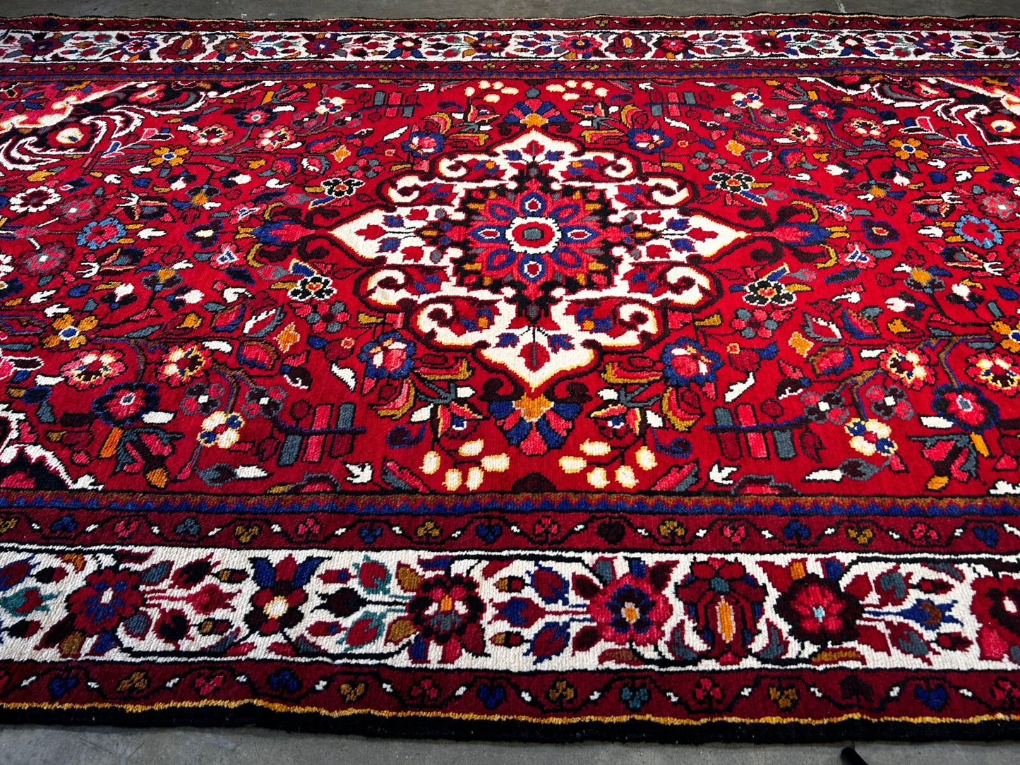 5'7" x 10' Hand-Knotted 100% Wool Pile Bakhtiare Area Rug