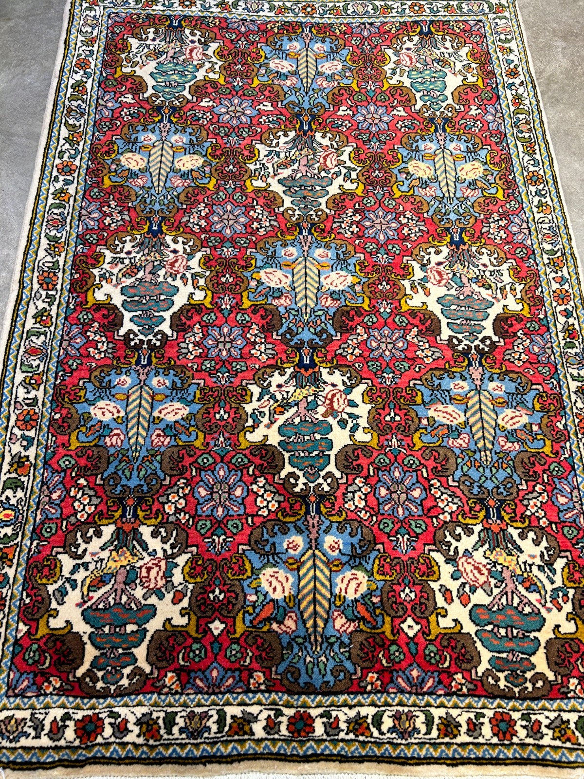 3'5"x5'2" Hand-Knotted 100% Lamb Wool Bakhtiarie Carpet - Area Rug