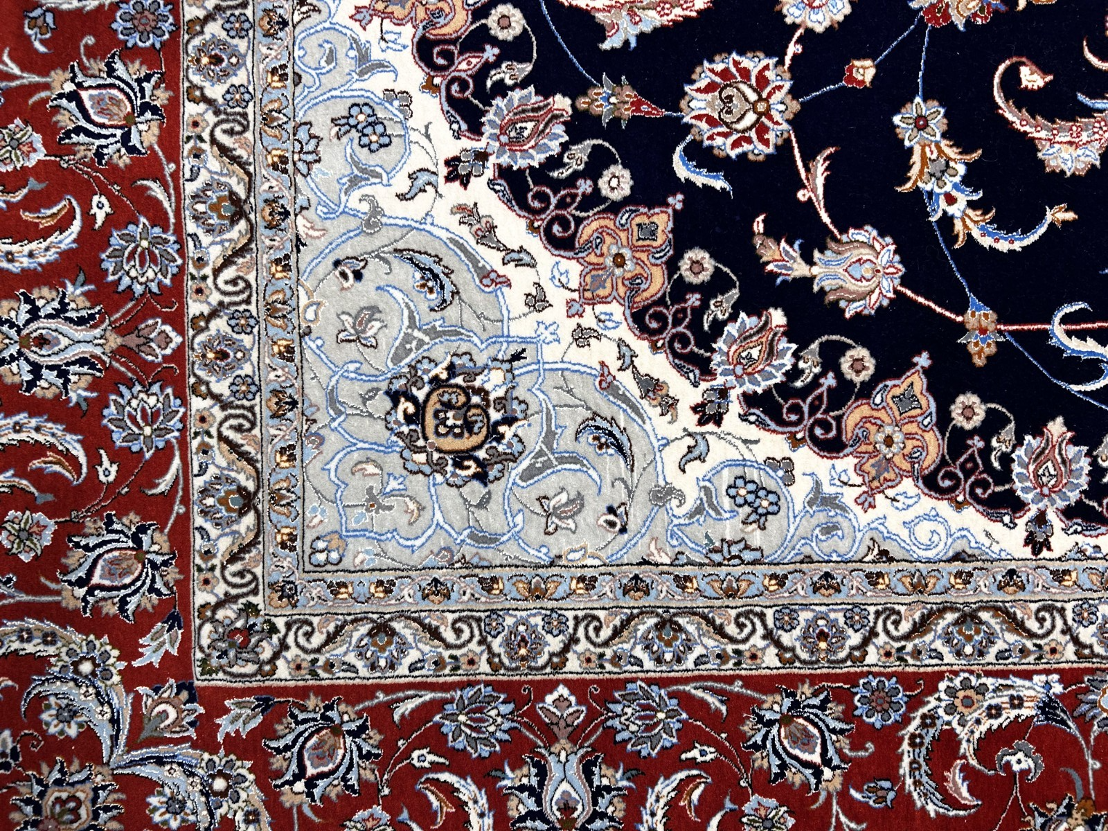 8'8"x11'9" Extra Fine Hand-Knotted Wool & Silk Isfahane Rug